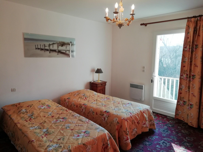 Bedroom 2, Quend-Plage Apartment with Pool, Somme