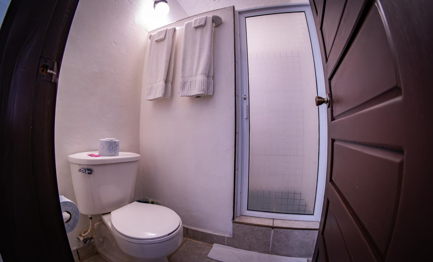 Bathroom 3, Las Palmas Hotel