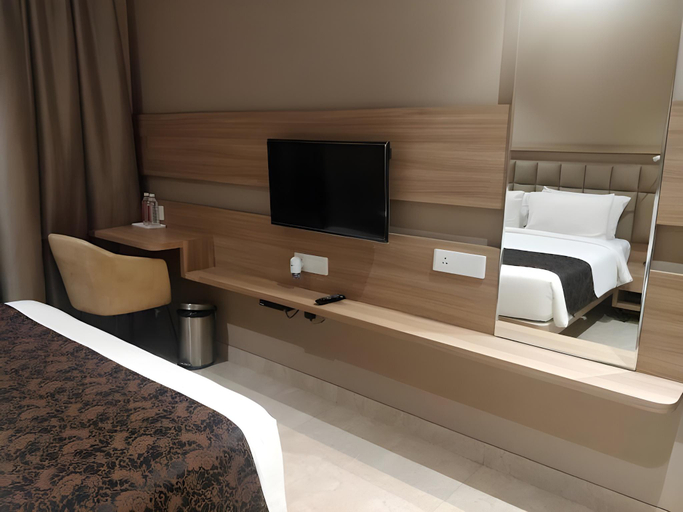 Others 3, Hotel Radiance, Ahmadnagar