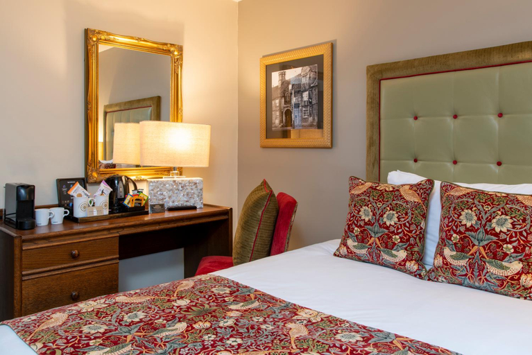 Bedroom 2, The Bell Inn, Stilton, Cambridgeshire - The Coaching Inn Group, Cambridgeshire