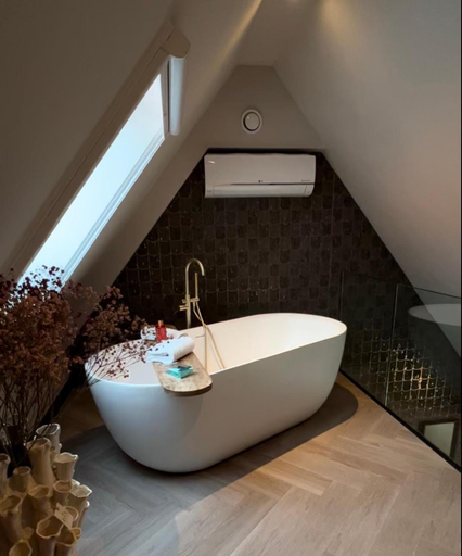 Bathroom 3, Harbour Suites Boutique Hotel, Waterland