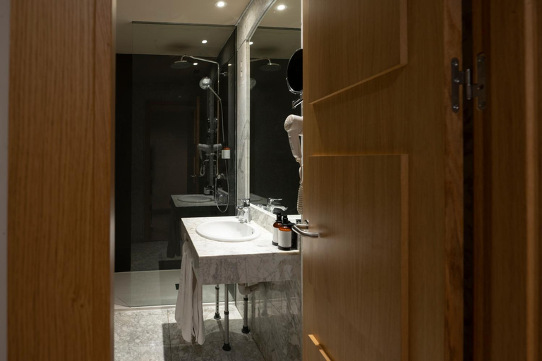 Bathroom 4, Barceló León Conde Luna, León