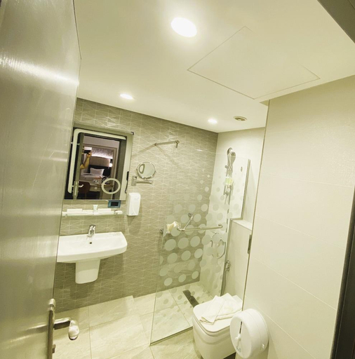 Others 3, Nishan Hotel, Salt