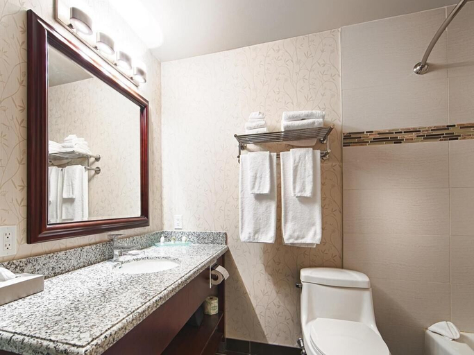 Bathroom 4, Days Inn by Wyndham Redwater, Division No. 11