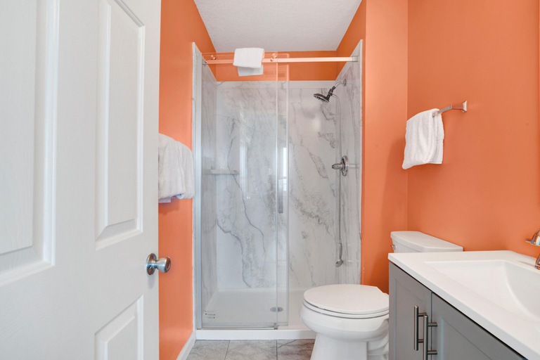 Bathroom 3, Tradewinds 1305, Baldwin