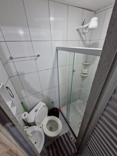 Bathroom, Kitnets com AR Condicionado na Praia, Salvador