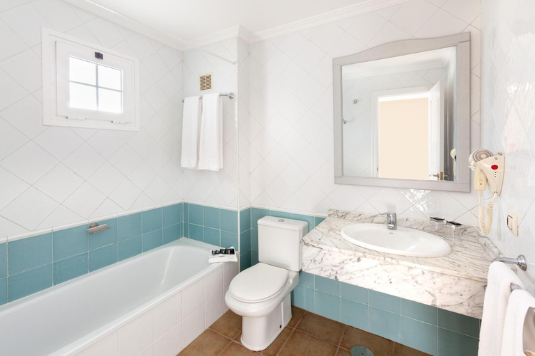 Bathroom 5, Chatur Playa Real Resort, Santa Cruz de Tenerife