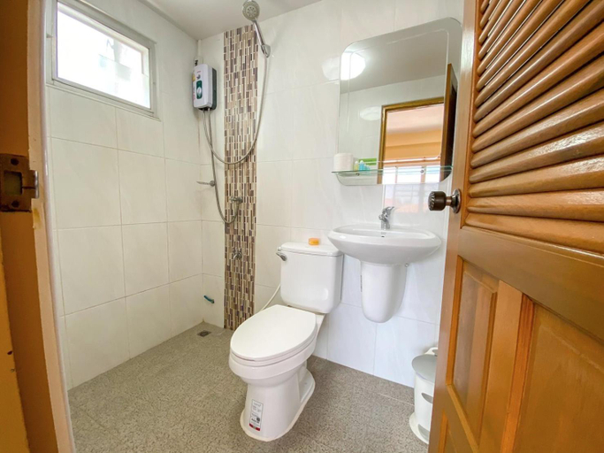 Bathroom 4, Kavil Guesthouse 1, Muang Chiang Mai