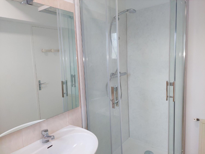 Bathroom, Chalet in Aber Wrach near Sandy Beaches, Finistère