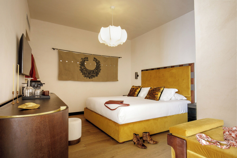 Bedroom 5, Palazzo Serpe Suites near Colosseum, Roma