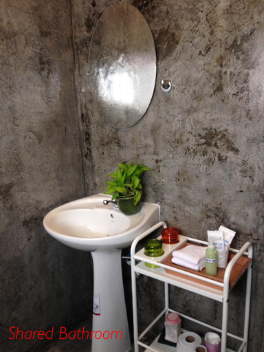 Bathroom 4, Baan Klang Vieng Hostel, Muang Chiang Mai