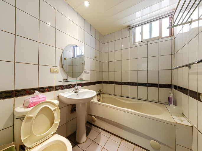 Bathroom 3, Breeze & Waves A Seaside Inn, Kinmen