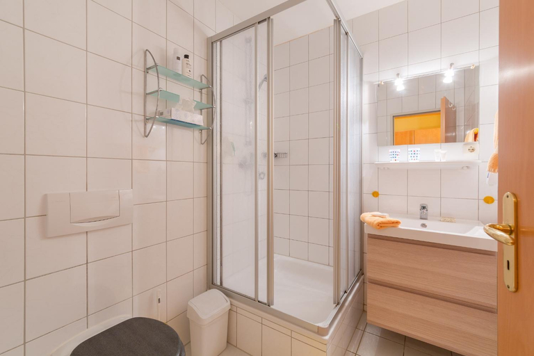 Bathroom 5, Dependance am Alt Gaarzer Eck, Rostock