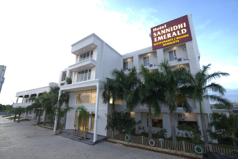 Others 5, hotel sannidhi emerald , Nalgonda