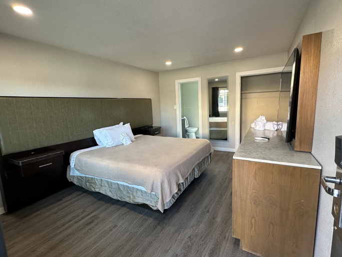 Room 5, US MOTEL, Clark