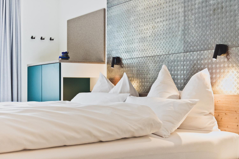 Bedroom, HOTEL BLAUE ROSE -digital check in-, Feldkirch