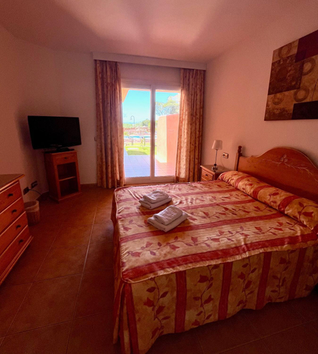 Bedroom, Marbella Beach Resort at Club Playa Real, Málaga