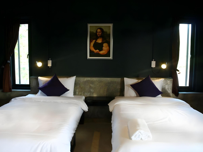 Bedroom 2, 9roomz Hotel, Saraphi