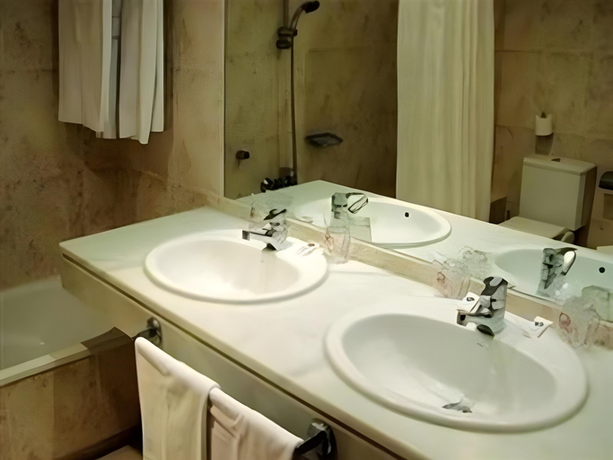 Bathroom 4, Hotel San Cristobal, Málaga