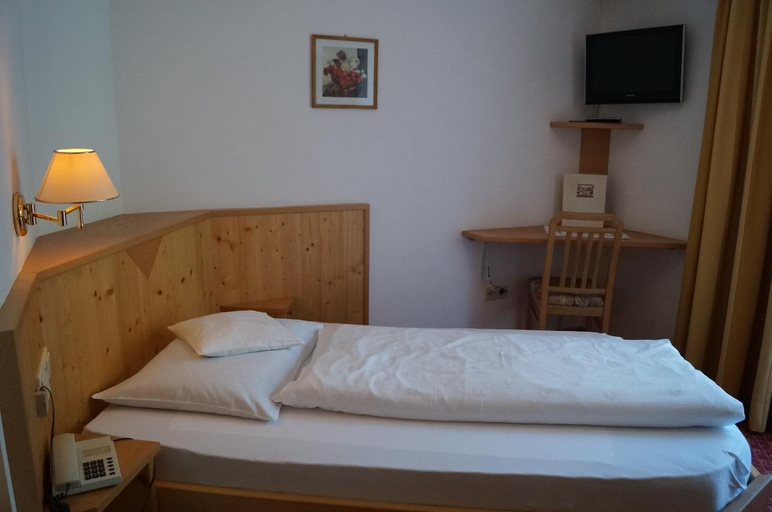 Bedroom 2, Hotel Laurin, Bolzano