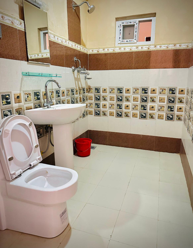 Bathroom 3, Hotel Siddhartha & Khanglo Thakali Bhancha Ghar, Dhaualagiri