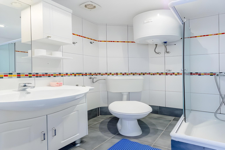 Bathroom 3, Villa Stella - Two Bedroom Apartment with Balcony and Sea View Carla, Supetar