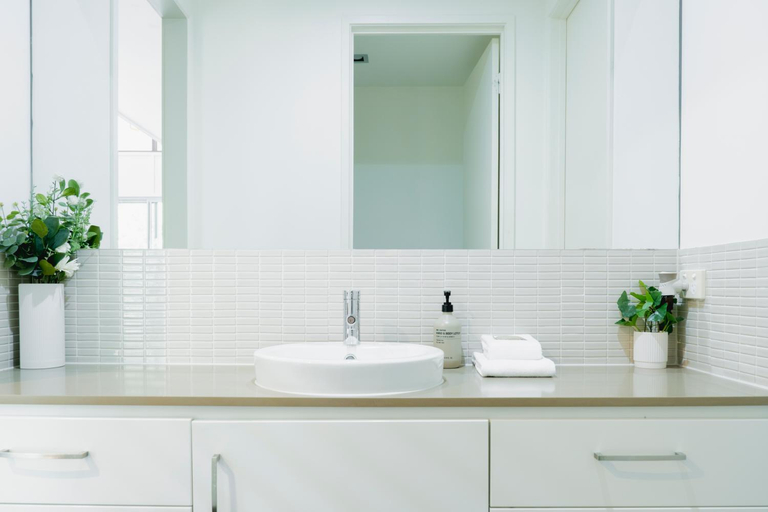 Bathroom 5, Beach Road Holiday Homes, Noosa Bal