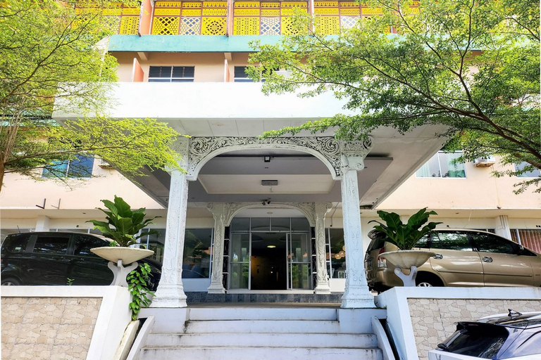Exterior & Views 2, RedDoorz @ Sampurna Jaya Hotel Tanjung Pinang, Tanjung Pinang