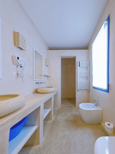 Bathroom 5, La Naca sul Mare, Lecce