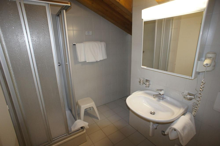 Bathroom 4, Hotel Beau-Sejour, Leuk
