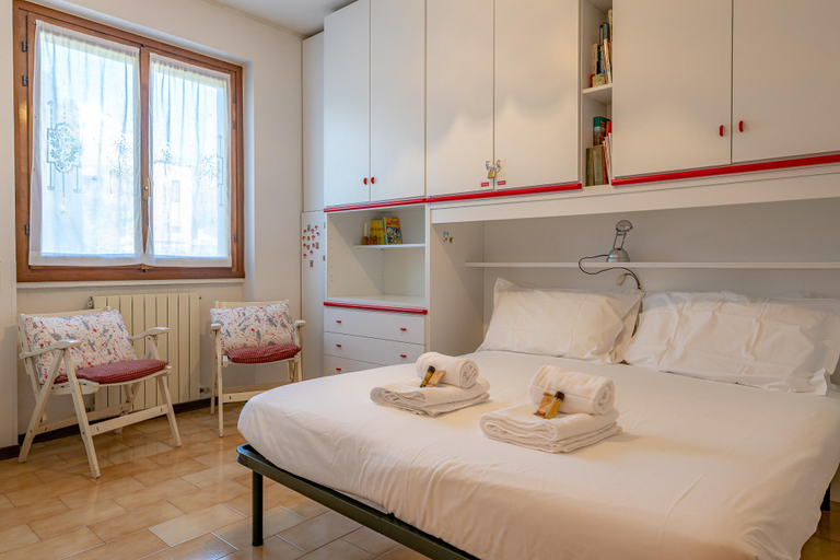 Bedroom 3, Primula Apartment by Wonderful Italy, Como