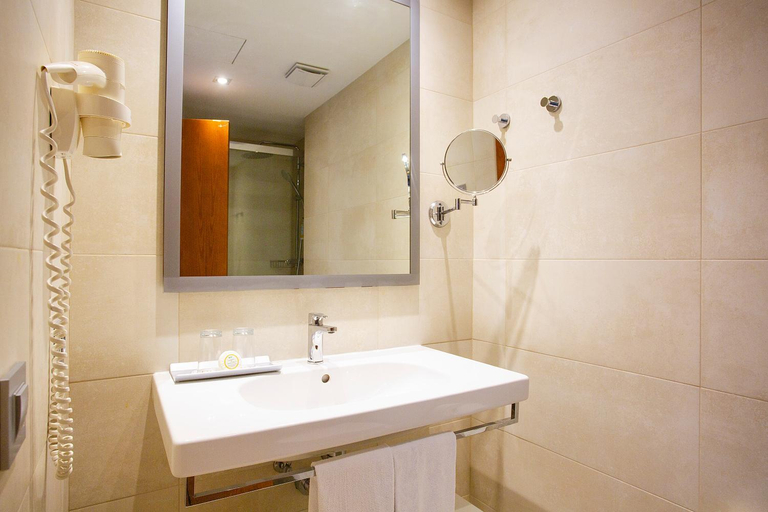 Bathroom 5, BQ Can Picafort Hotel, Baleares