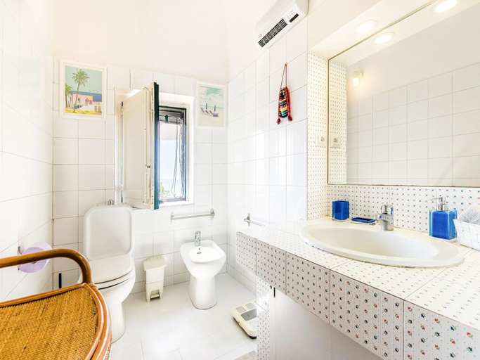 Bathroom 3, Holiday Home in Santa Tecla near Etna Beach, Catania
