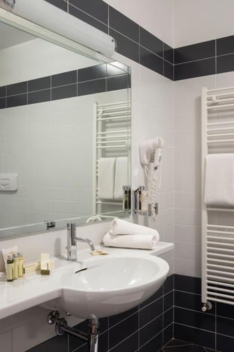 Bathroom 5, Vital Hotel Flora, Trento