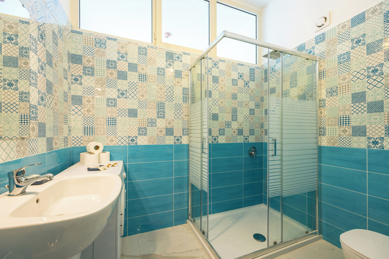 Bathroom 4, Carrozzieri Nest at Historical Center, Napoli