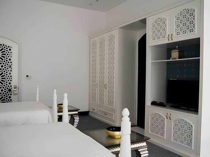 Bedroom 3, Chloe Gallery, District 7