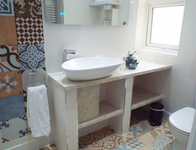 Bathroom 4, Tyndale B&B Torquay, Torbay