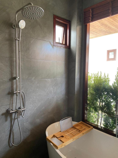 Bathroom 3, เดอะซีน คาบาน่า บีช รีสอร์ท ขนอม The Scene Cabana Beach Resort Khanom, Khanom