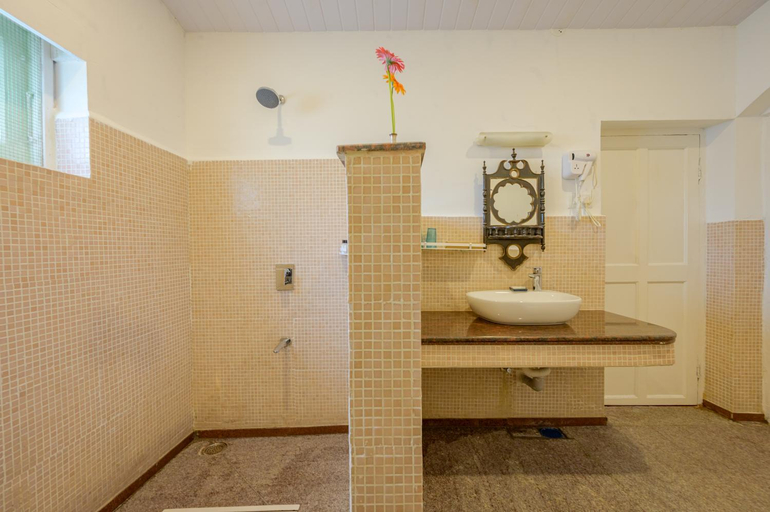 Bathroom 2, Neemrana's Wallwood Garden, The Nilgiris