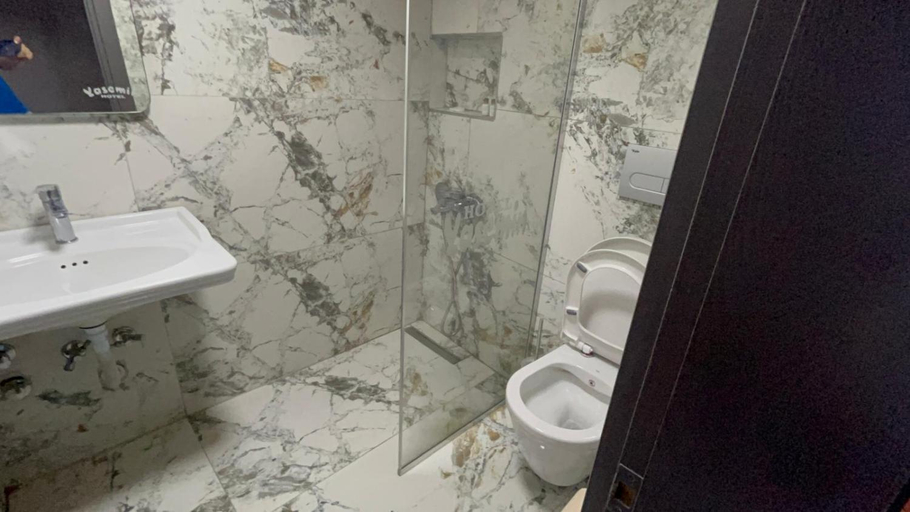 Bathroom 5, Yasemin Hotel, Erdek