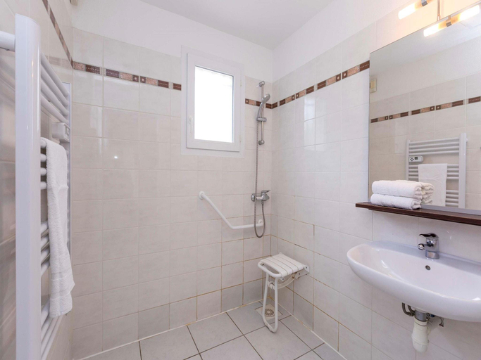 Bathroom, Maisonette in France with Terrace  Garden, Finistère
