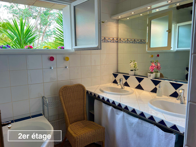 Bathroom 4, Villa Merkel - 28 pers - 11 chambr - 10 WC - Piscine, Pyrénées-Atlantiques