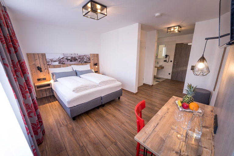 Bedroom, Hotel & Brauerei-Gasthof Neuwirt, Neuburg-Schrobenhausen