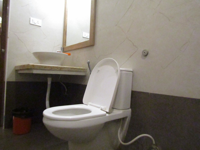 Bathroom 4, Mamalla Beach Resort, Kancheepuram