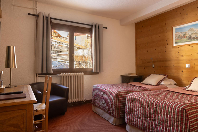 Bedroom 2, Le Castillan, Isère