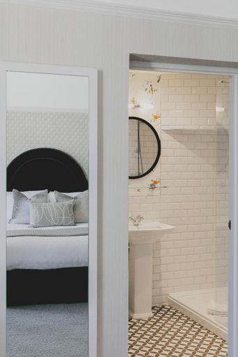 Bedroom 2, Queens Hotel, Portsmouth