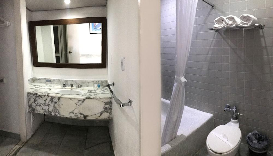 Bathroom 5, El Presidente Acapulco, Acapulco de Juárez