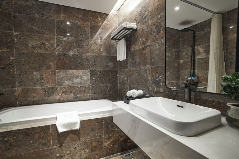 Bathroom 5, Grandview Hotel & Residence, Đống Đa