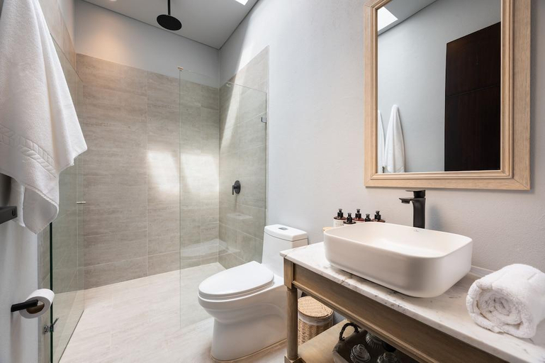 Bathroom 4, Tau House, Guatapé