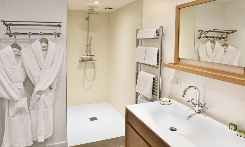 Bathroom 3, Hotel Le Bellevue, Demeures & Chateaux, Calvados
